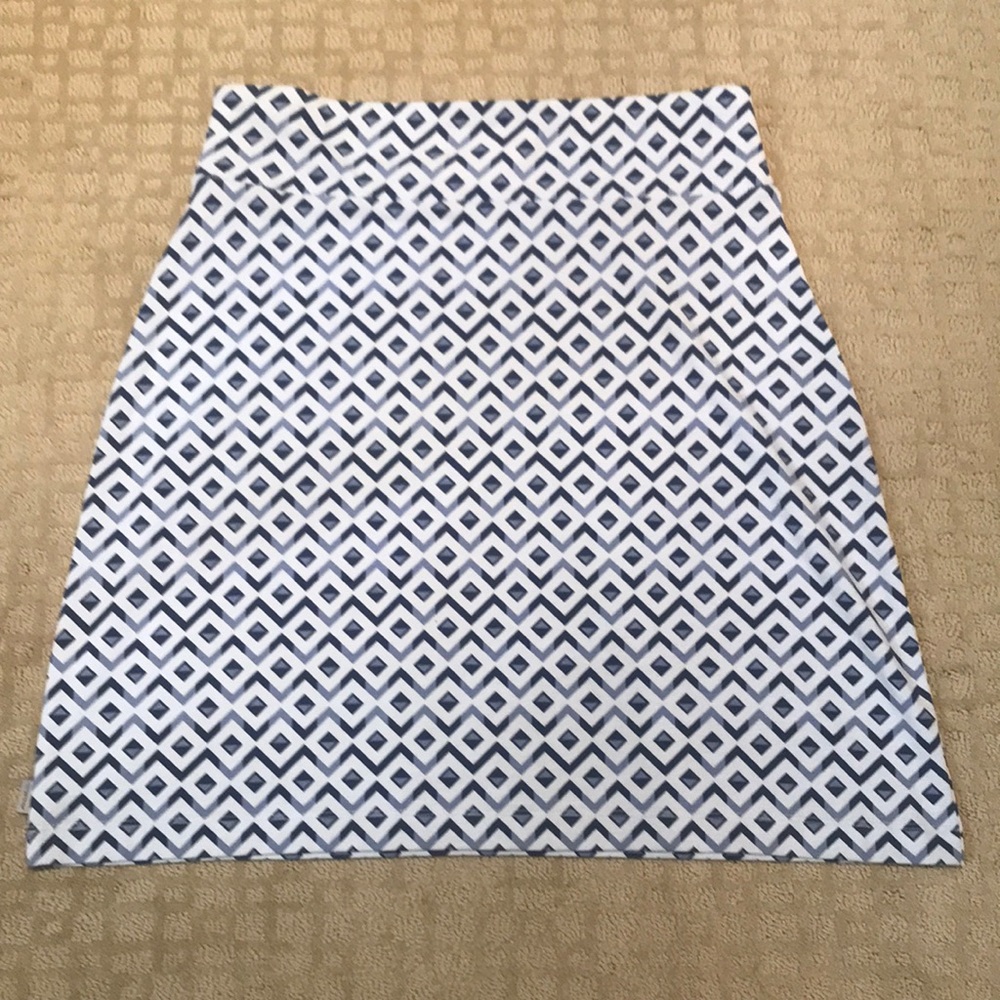 Just listed❤️ white blue and navy diamond pattern comfy skirt.
